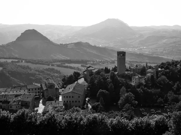 Il borgo di San Leo visto dal forte