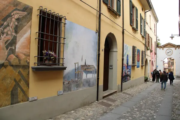 I muri dipinti di Dozza