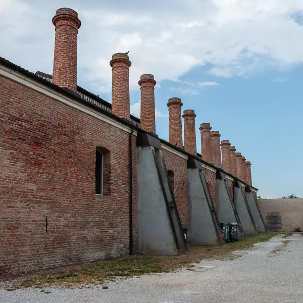 I camini della Manifattura dei Marinati, Comacchio