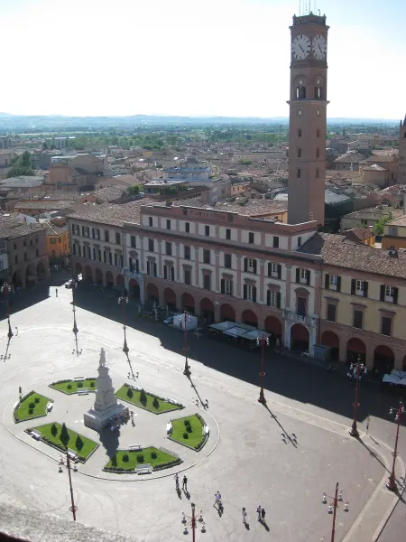 Piazza Saffi vista dal campanile, Forlì
