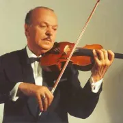 Secondo Casadei con il violino